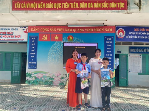 Trường tiểu học tân quý tây 3 - ngày hội làm việc tốt
